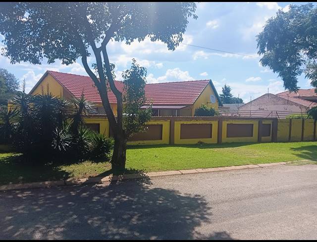 4 BEDROOM FREEHOLD FOR SALE IN KLIPPOORTJE
